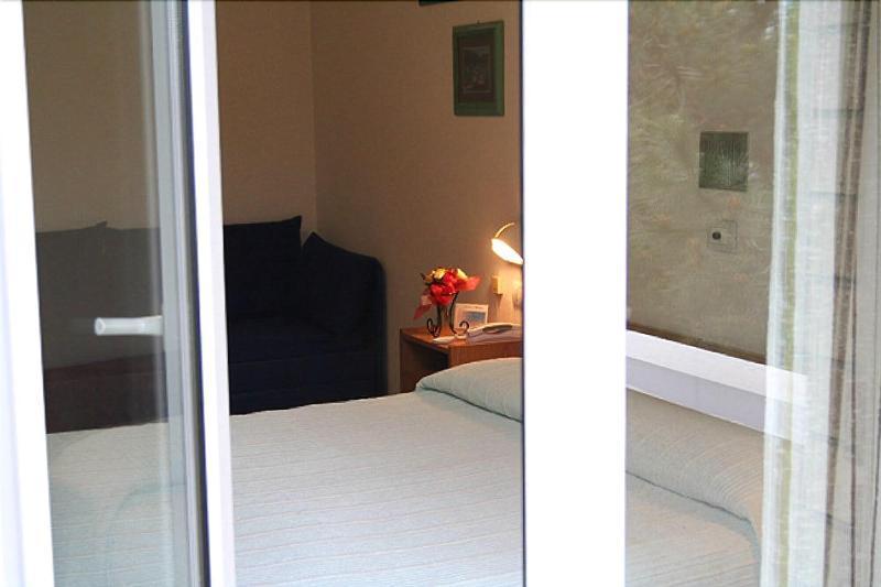 Hotel Marselli Римини Экстерьер фото