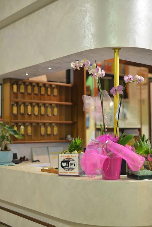 Hotel Marselli Римини Экстерьер фото
