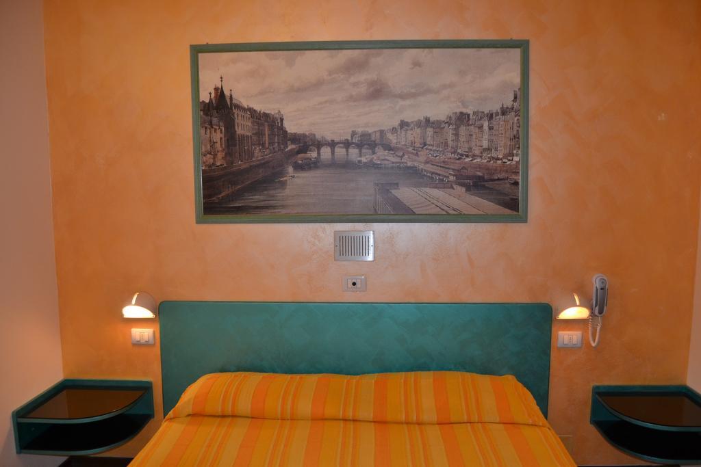 Hotel Marselli Римини Экстерьер фото